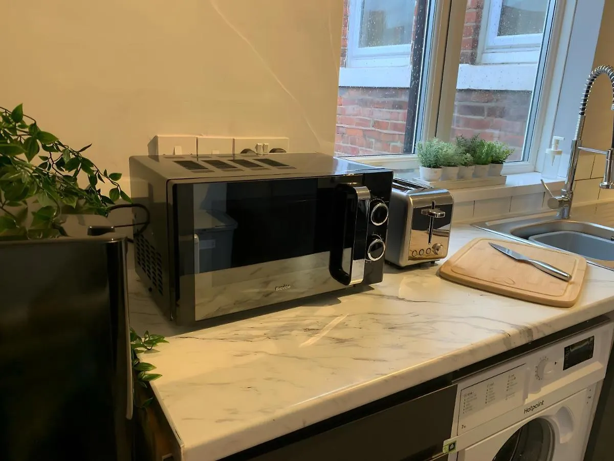 Apartment Heaton-Beautiful 3 Double Bedrooms Sleeps 6 Free Parking And Wifi Newcastle upon Tyne